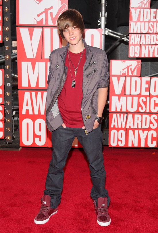 Justin Bieber arrives at the 2009 MTV Video Music Awards at Radio City Music 
