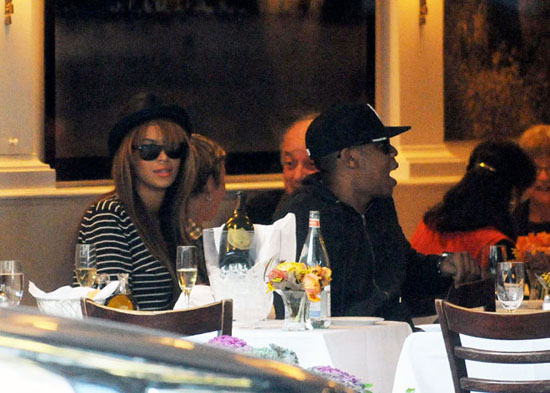 Beyonce & Jay-Z have lunch at Nello's restaurant in New York City (October 26th 2009)