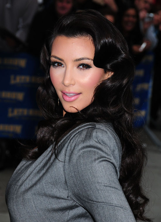 Kim Kardashian outside The Ed Sullivan Theater in New York City (October 1st 2009)