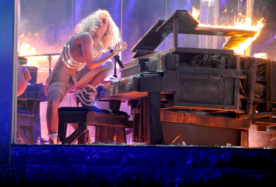 Lady Gaga // 2009 American Music Awards (Show)