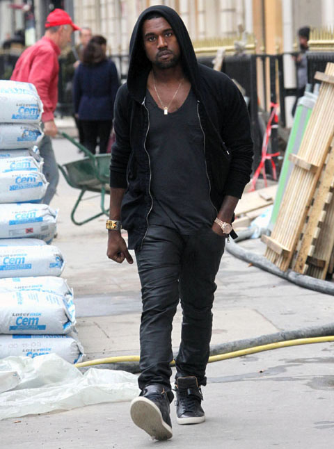 Kanye West shopping in Paris, France - November 24th 2009