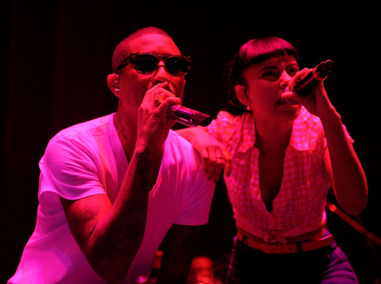 Pharrell Williams and Rhea // Jay-Z concert in Canada (October 31st 2009)