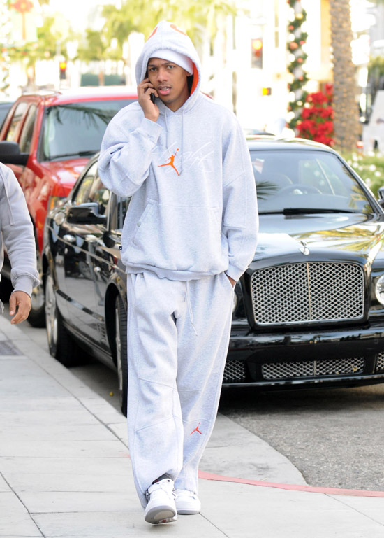 Nick Cannon out Christmas shopping in Los Angeles - December 19th 2009