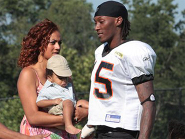 Chris Henry, his fiancee Loleini Tonga and their son DeMarcus