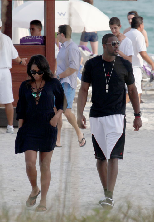 Dwyane Wade & Gabrielle Union in Miami Beach - December 26th 2009