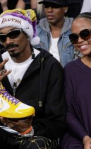 Snoop Dogg & his wife Shante Broadus // Los Angeles Lakers vs. Cleveland Cavaliers basketball game in LA - December 25th 2009