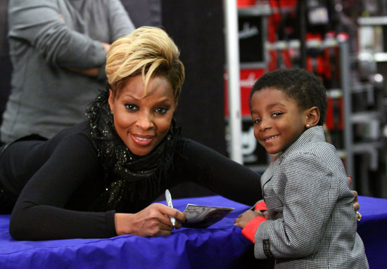 Mary J. Blige // "Stronger with Each Tear" album signing at Best Buy in New York City