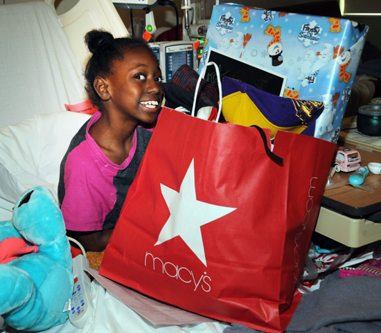 Nelly visits sick children and delivers Christmas gifts at the Aflac Children's Cancer Center of Atlanta