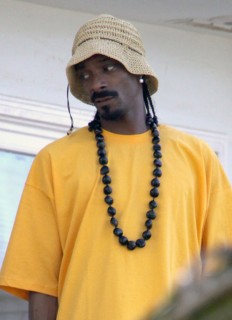 Snoop Dogg with his wife Shante Broadus vacationing in Hawaii - December 28th 2009