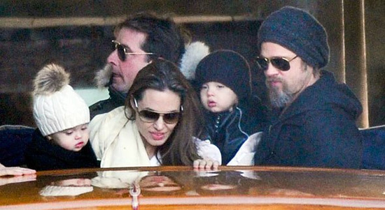 brad pitt and angelina jolie twins have. Angelina Jolie have twins?