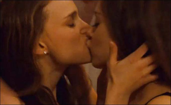 Black Swan Natalie Portman Mila Kunis Kiss. Actresses Natalie Portman and