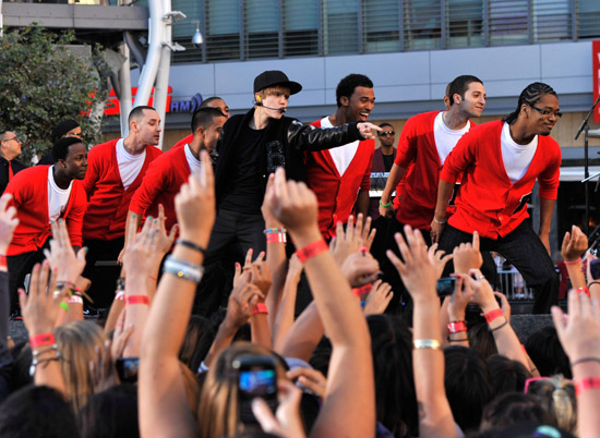 Pop sensation Justin Bieber killed the 2010 MTV VMAs and stole the show 