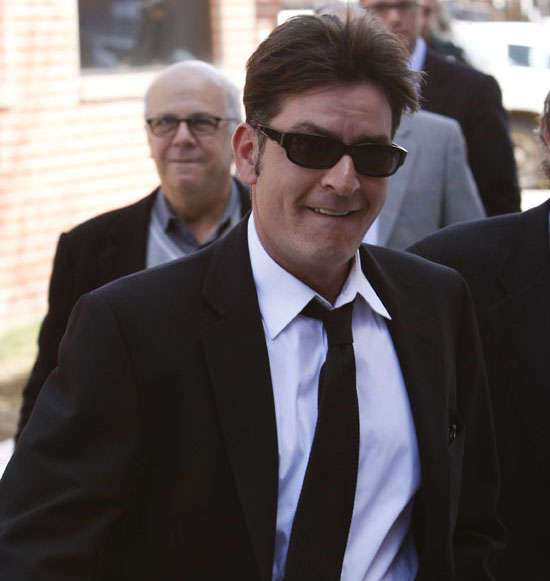 Charlie Sheen Catches A Break And Won T Face Charges For Plaza Hotel Incident