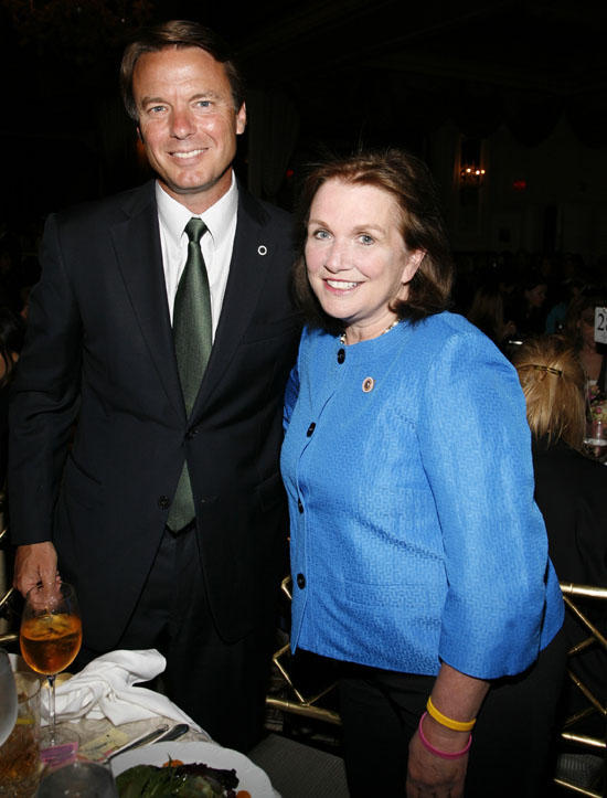 Elizabeth Edwards with her husband John Edwards (2008)