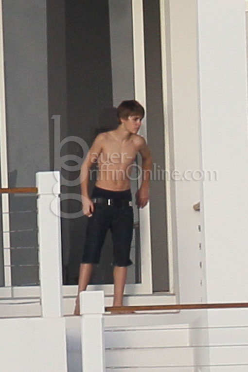 justin bieber and selena gomez pictures on yacht. Justin Bieber and Selena
