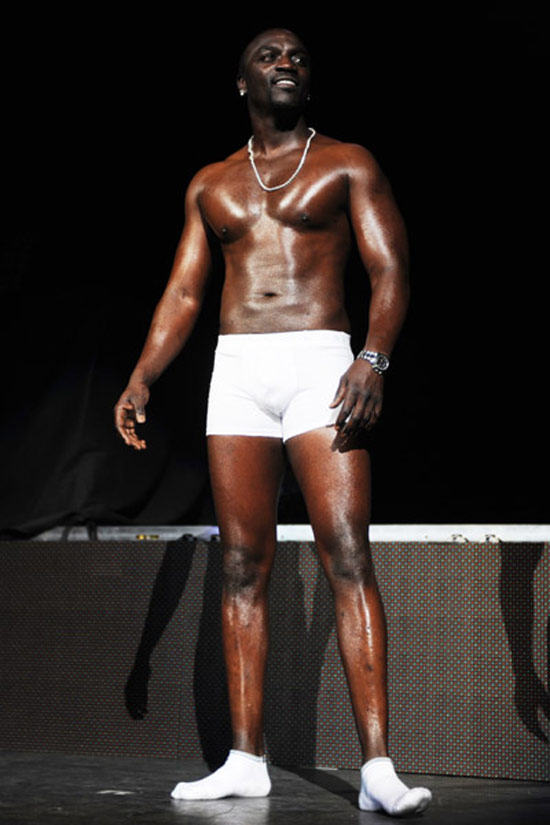 Akon Naked 102