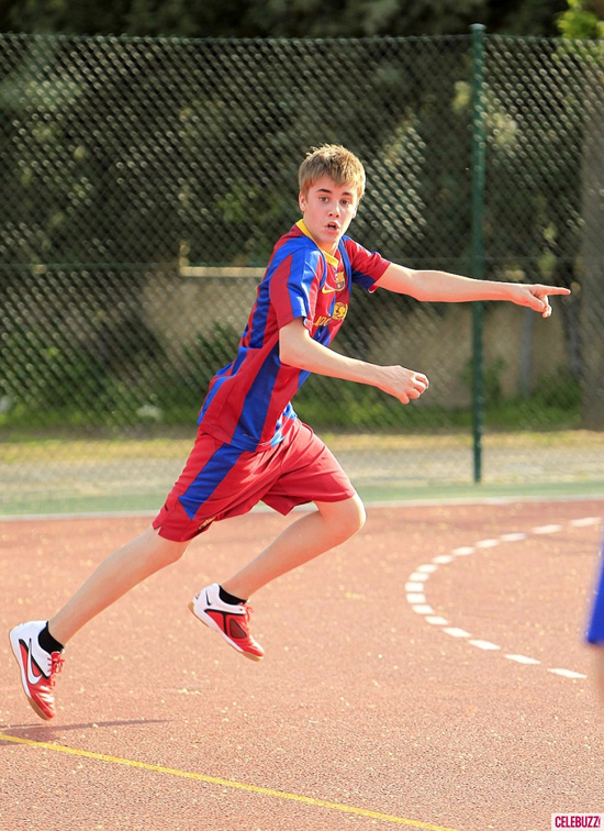 justin bieber playing soccer barcelona. Justin Bieber was spotted