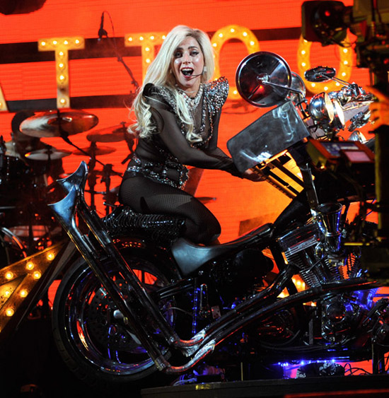 Lady Gaga Closes Out The First Annual Iheartradio Music Festival In Las Vegas Photos Video 