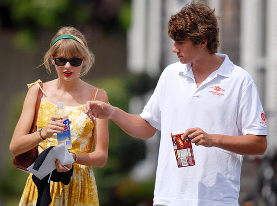 Thirsty Taylor Swift Crashed Kennedy Wedding After Being Told She Was 