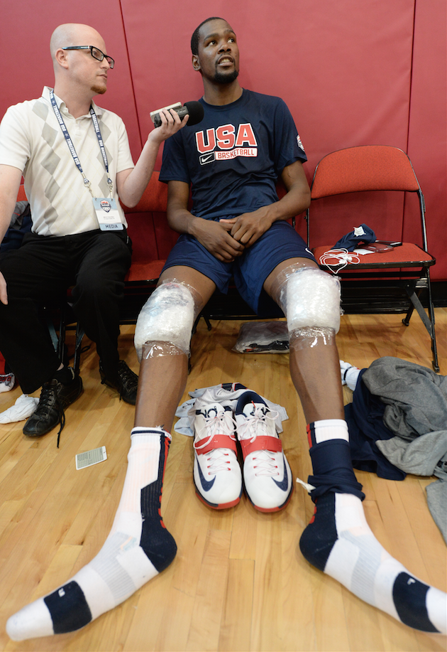 Twitter Reacts to Kevin Durant's Feet & Legs Looking Like Hockey Sticks