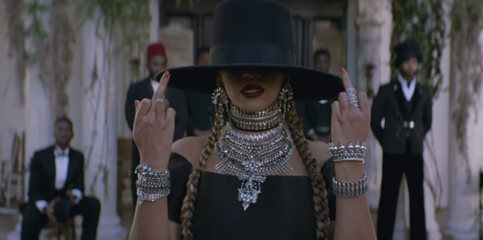 beyonce-middle-fingers-formation