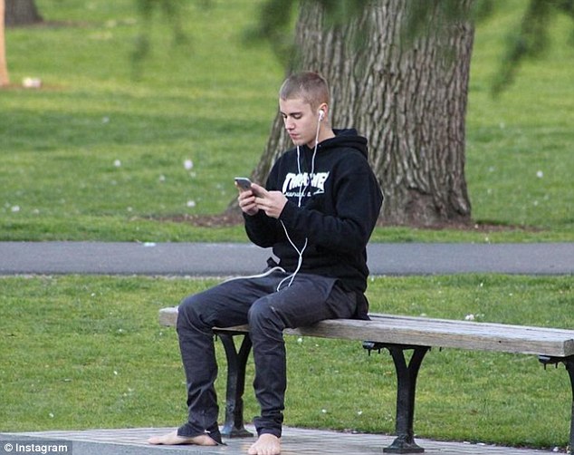 justin-bieber-barefoot-park-1