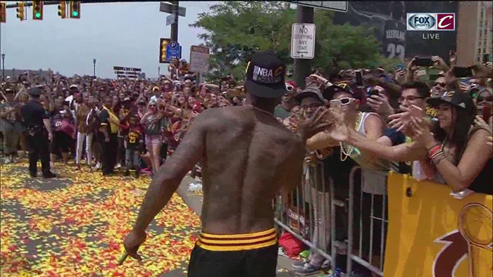 jr-smith-no-shirt-streets