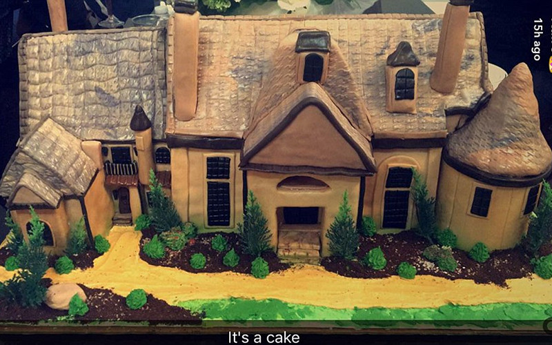 Chateau-Sheree-Housewarming-Cake