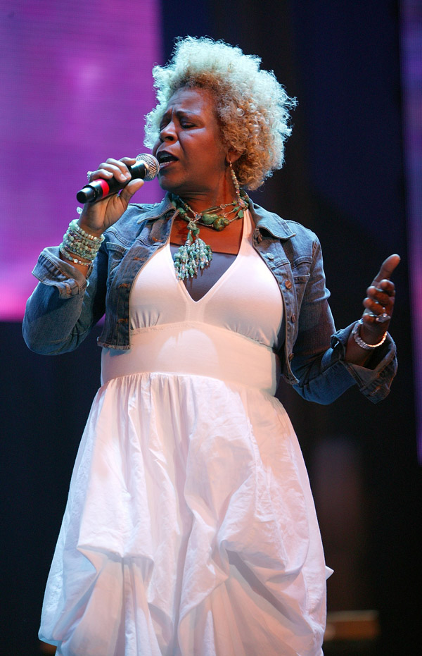 Vanessa Bell Armstrong performing at the 2007 Essence Music Festival
