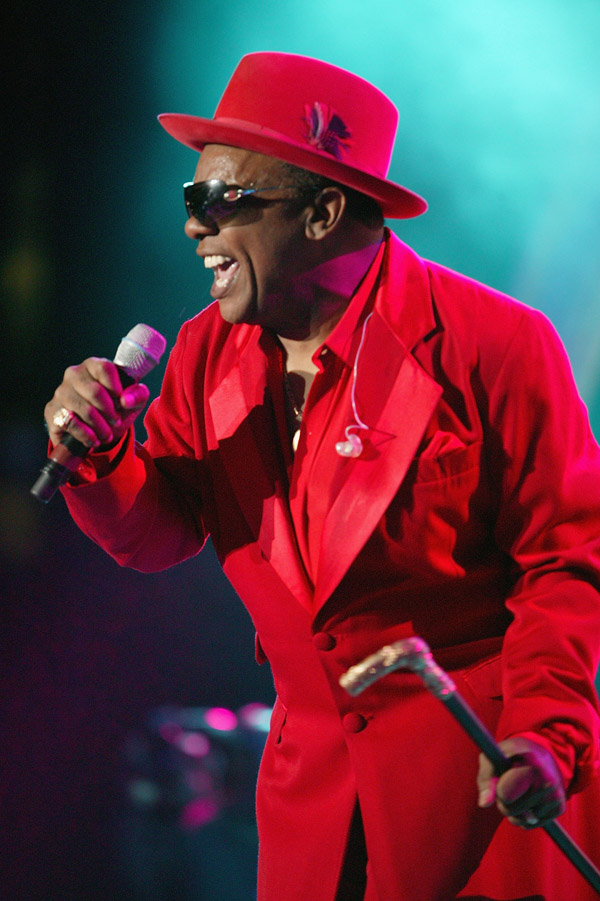 Ronald Isley performing at the 2007 Essence Music Festival