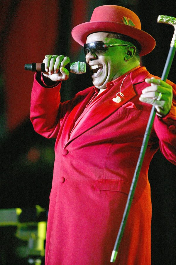 Ronald Isley performing at the 2007 Essence Music Festival