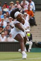Serena Williams Stuggle To Recover a Volley in Wimbeldon