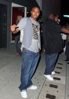 Nas giving the paps the finger