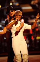 Mary J. Blige & Kid Rock Perform