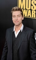 Lance Bass on the Red Carpet // 2008 American Music Awards
