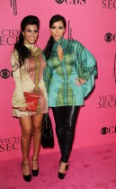 Kourtney & Kim Kardashian // 2008 Victoria’s Secret Fashion Show (Pink Carpet)