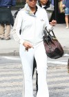Mary J. Blige shopping in New York (Mar. 28th 2009)