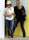 Halle Berry leaving Tracey Byron salon (Apr. 10th 2009)
