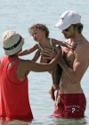 Halle Berry, Gabriel Aubry and their daughter Nahla at the beach in Miami (July 8th 2009)