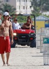 Gabriel Aubry and his daughter Nahla at the beach in Miami (July 8th 2009)
