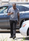 Kanye West shopping at Barney’s in Beverly Hills (July 28th 2009)