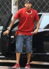 Chris Brown shopping on Melrose Ave. in Los Angeles (August 13th 2009)