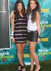 Fergie and Miley Cyrus // 2009 Teen Choice Awards (Red Carpet)