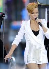 Rihanna // Good Morning America – November 24th 2009