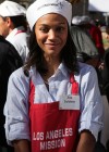 Zoe Saldana Los Angeles Mission & Anne Douglas Center’s Thanksgiving Meal for the Homeless