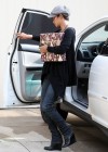 Halle Berry dropping off a friend’s Christmas gift in Los Angeles – December 17th 2009