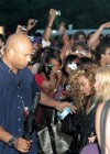 Beyonce spotted in the crowd // Day 3 of the 2010 Barclaycard Wireless Festival