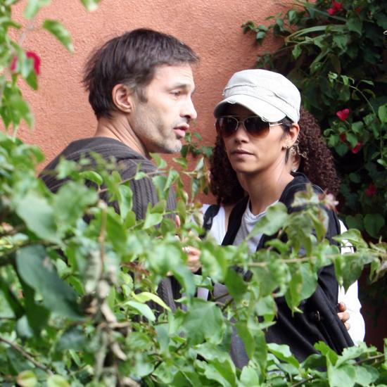 Halle Berry's New Boyfriend Olivier Martinez Assaults Photographers in ...