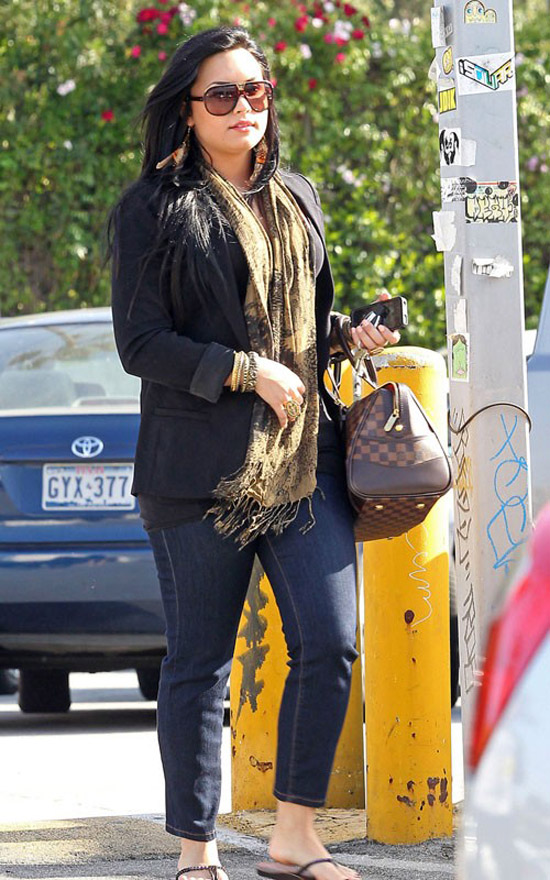 Demi Lovato Treats Herself to a Shopping Spree in Los Angeles [PHOTOS]