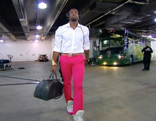 dwyane wade pink shoes